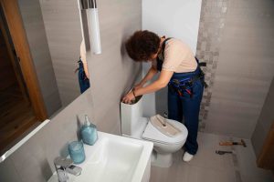 התמודדות עם לכלוך בחללי האמבטיה והשירותים –