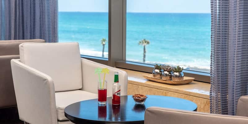 Leonardo-Plaza-Haifa-lobby-2-300-dpi